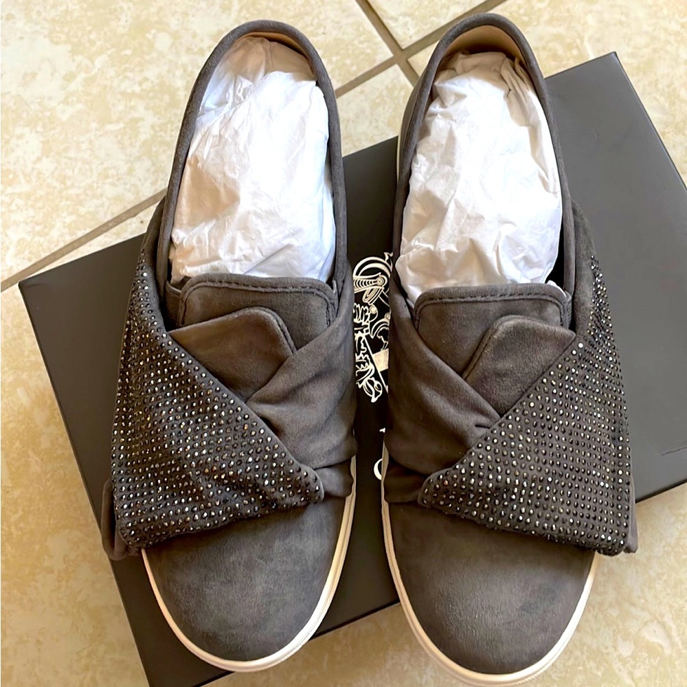 NWT Vince Camuto Slip-On Shoes Size 9